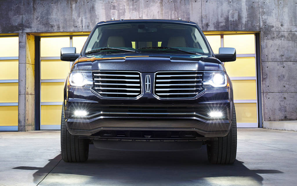Comparison Lincoln Navigator L Reserve 2017 Vs GMC Yukon Denali 2017 SUV Drive